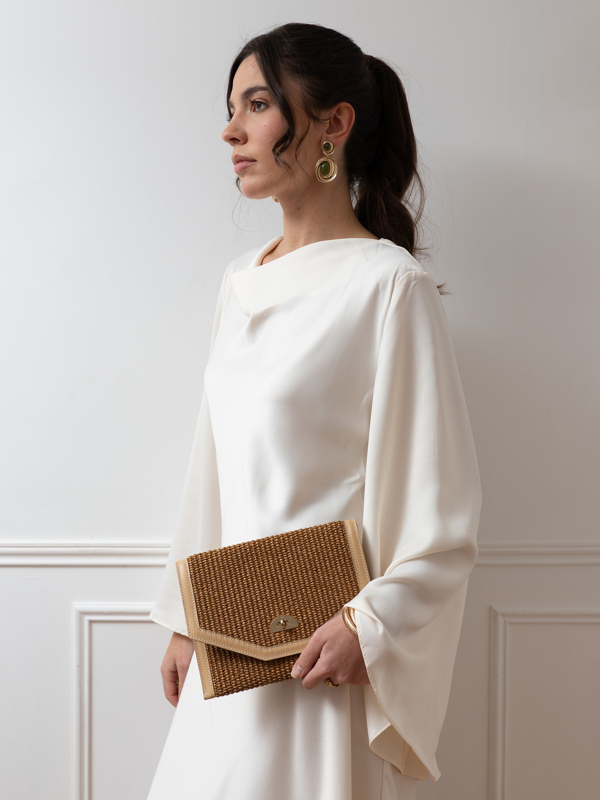 The Twist Lock Pouch - Sheepskin Goat Grain & Rafia